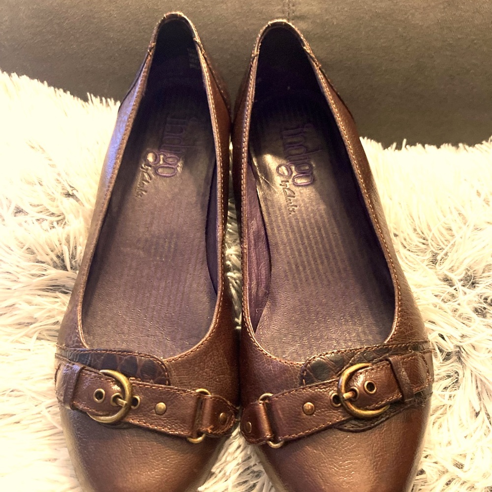 Women’s brown leather flats size 9